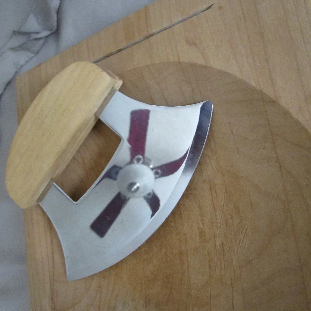 mezzaluna & concave cutting board set